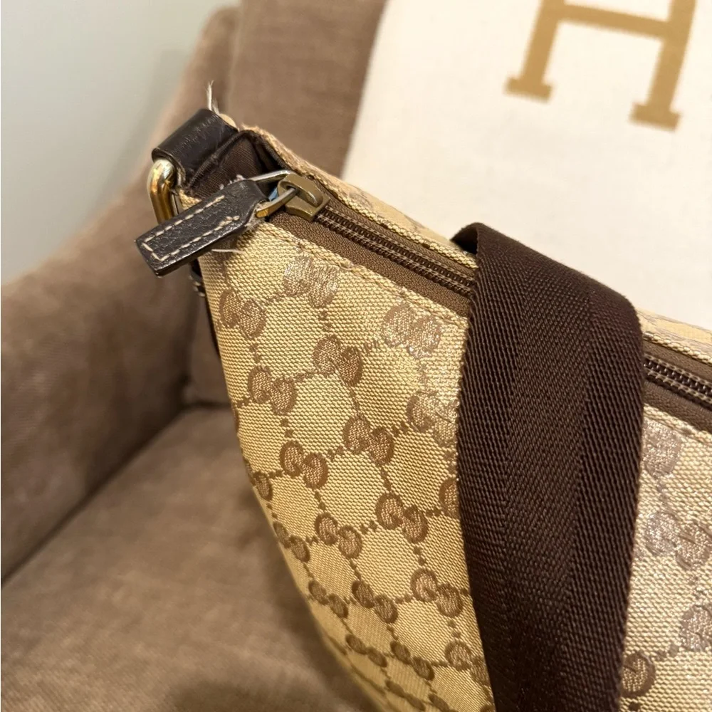 Authentic Gucci GG Crystal Messenger Bag brown monogram coated canvas unisex
